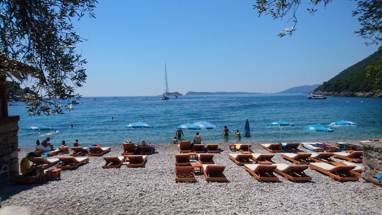 Apartmani Lazarevic Lustica Εξωτερικό φωτογραφία