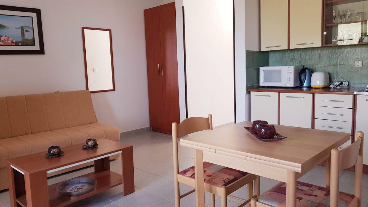 Apartmani Lazarevic Lustica Εξωτερικό φωτογραφία